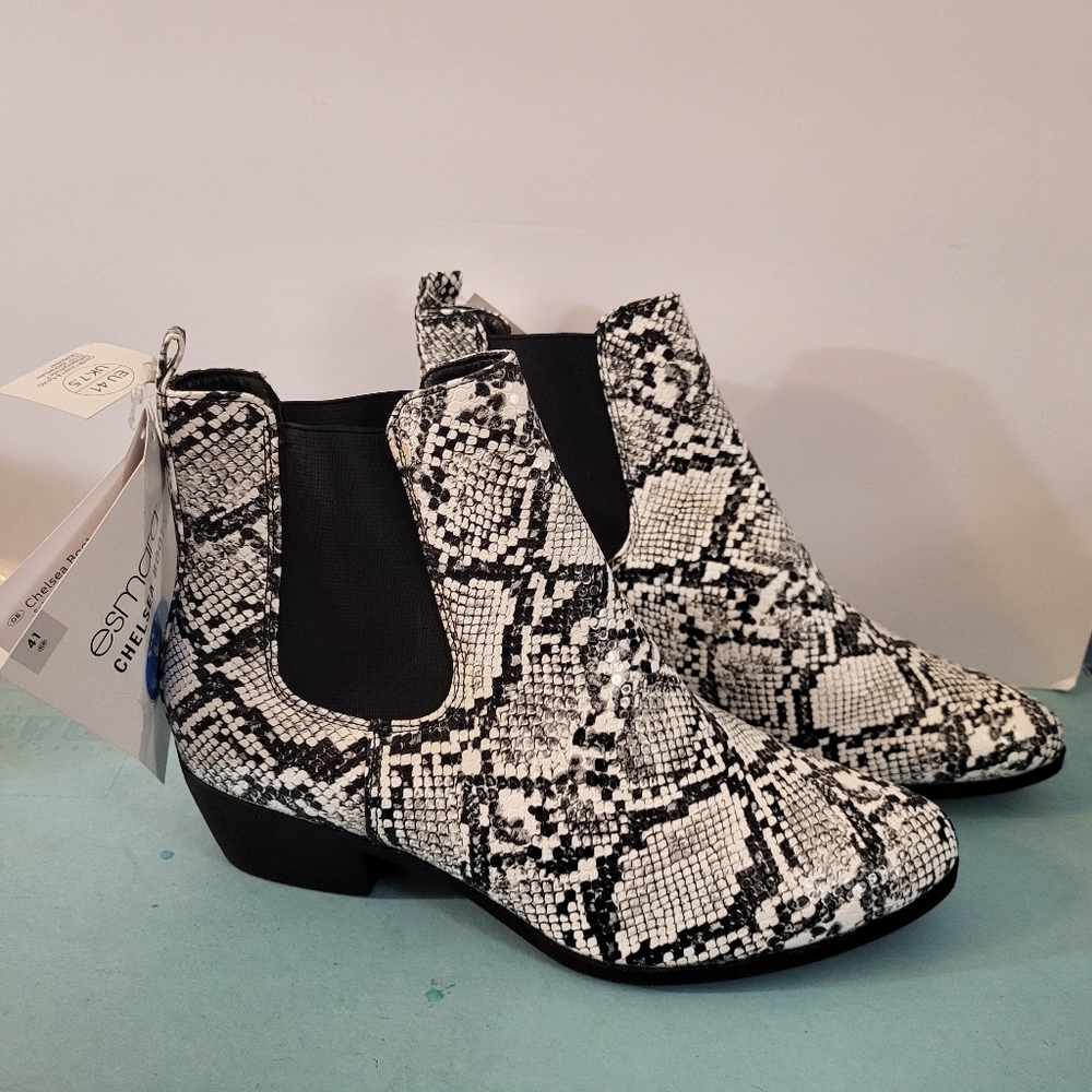 NWT Ladies Faux Snakeskin Chelsea Boots by Esmara sz 10